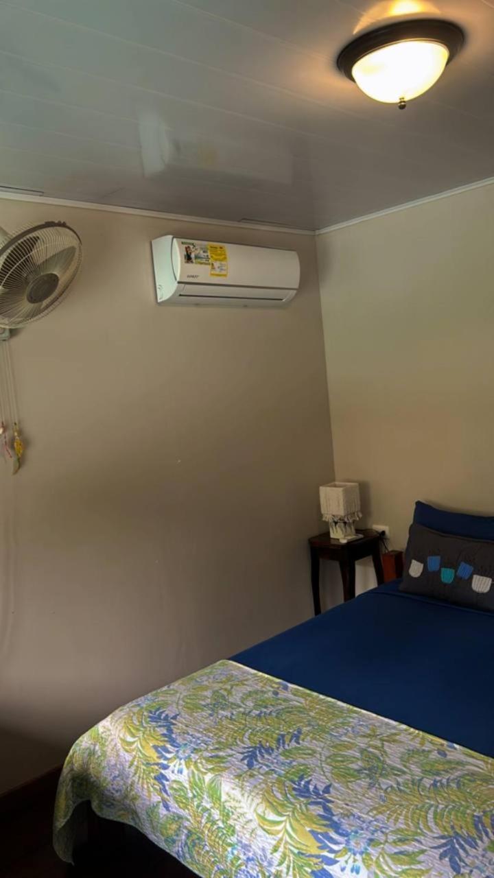Hotel Casita Happy Feet And Tours Corcovado Drakes Bay Exterior foto